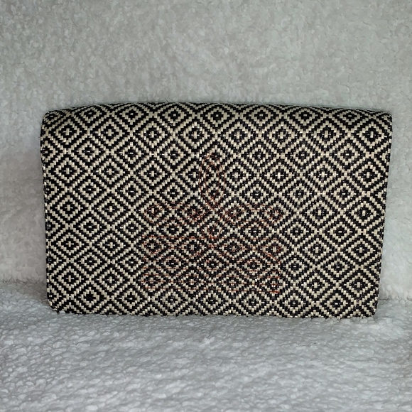 EUC- Jeffrey Campbell Fold Over Woven Clutch! - Picture 3 of 10